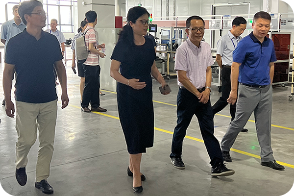福建省冶金（控股）公司党委委员、、、、副总经理侯孝亮一行到我公司调研、、、指导